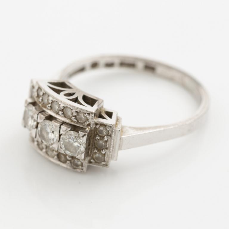 Ring, 18K white gold set with brilliant-cut and octagonal-cut diamonds.