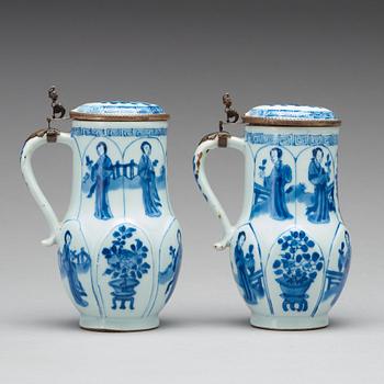 A pair of blue and white tankards, Qing dynasty, Kangxi (1662-1722).