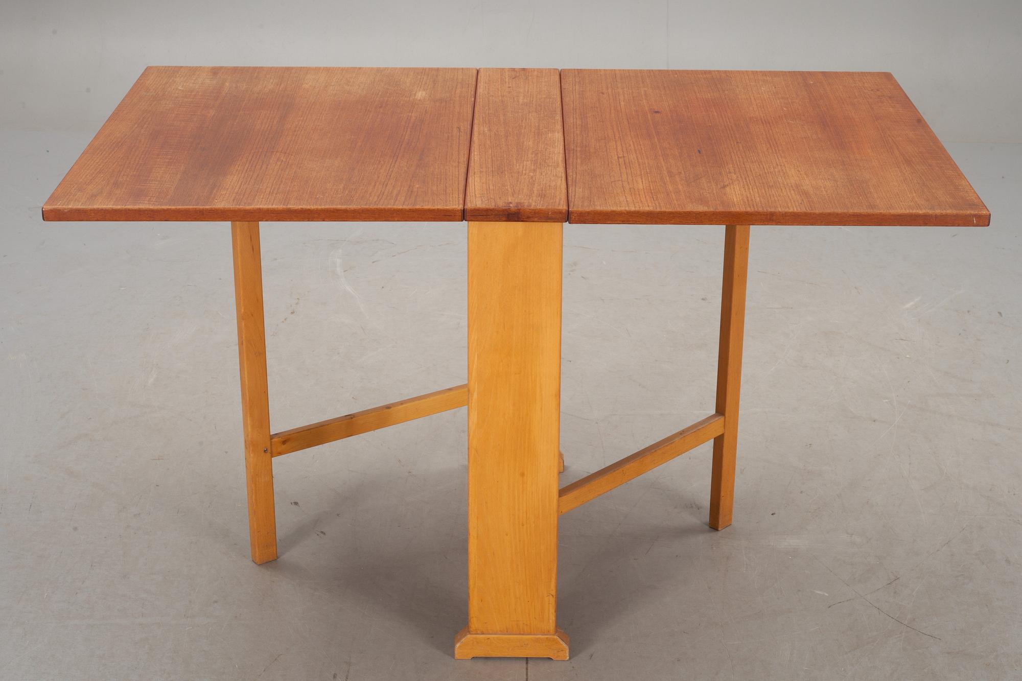SLAGBORD, "Vapensmeden", design Carl Malmsten. Modellen formgiven 1949.