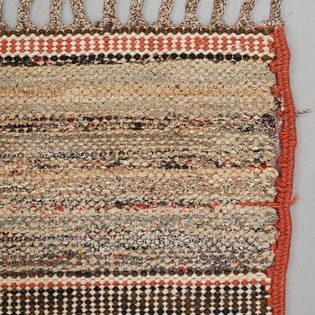 Märta Måås-Fjetterström, MATTA, "T.matta", trasmatta, rölakan, ca 204,5 x 111-113 cm, signerad MMF.