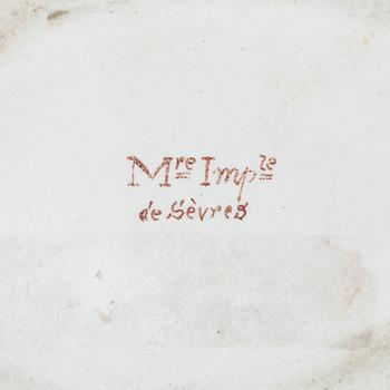 Kopp med fat, porslin, Frankrike, 1800-tal, märkt Mre Imp le de Sèvres, samt sked, förgyllt silver, Ryssland.