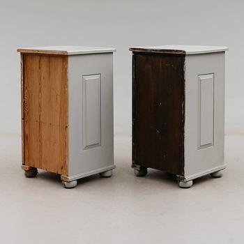 SÄNGBORD, 1 par, 1900-talets första hälft.