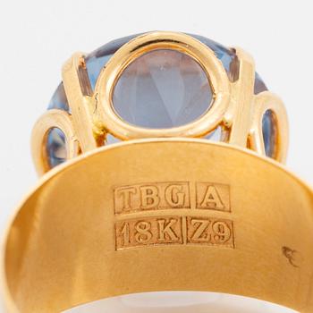 18K gold and synthetic blue spinel ring.