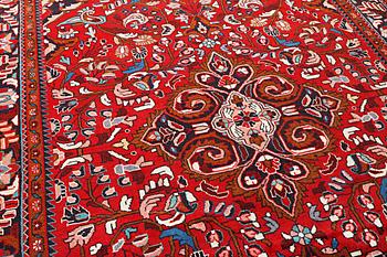 A Lilihan carpet, c. 333 x 225 cm.