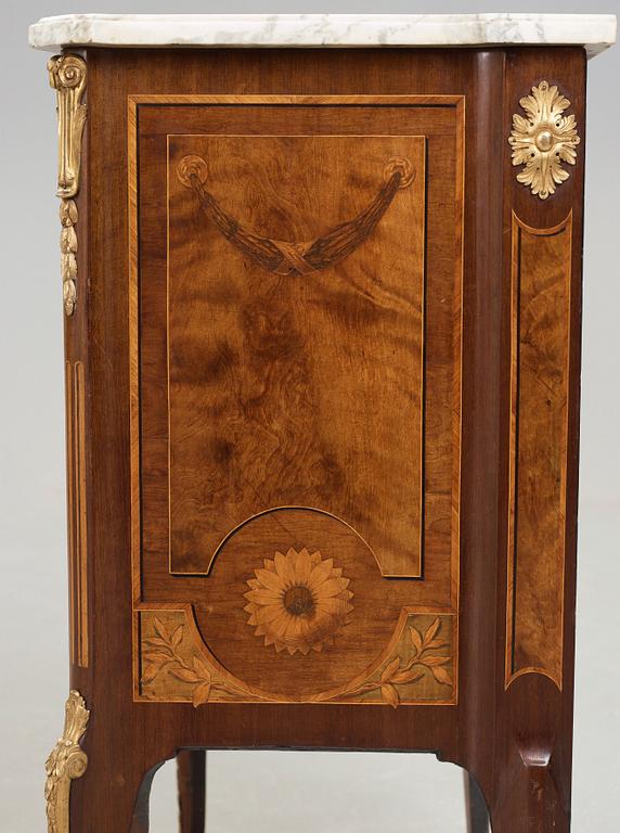 BYRÅ, signerad och daterad Haupt 1784 (mästare i Stockholm 1770-1784). Gustaviansk.