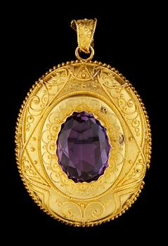 1136. BROOCH/PENDANT, filigreework, app 1870 set with amethyst.