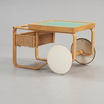An Alvar Aalto birch serving trolley, made on license by Aalto design Hedemora on behalf of Artek, Sweden 1946-56.