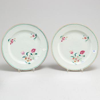 A set of four (2+2) famille rose dishes, Qing dynasty, Qianlong (1736-95).