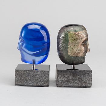 BERTIL VALLIEN, 2 pcs of glas sculpture, signed, and numbered.