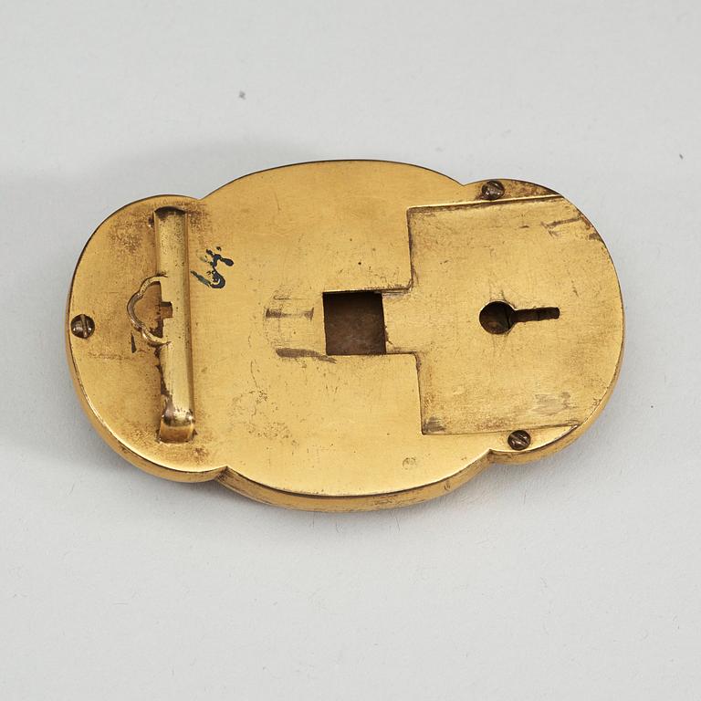 BÄLTESSPÄNNE, nefrit och förgylld metall. Sen Qing dynasti (1644-1912).