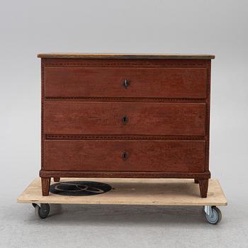 A Gustavian chest of drawers from around the year 1800.