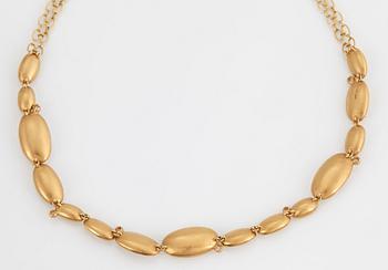 Collier Stern "Justine" 18K guld med cabochonslipad bergkristall och runda briljantslipade diamanter.