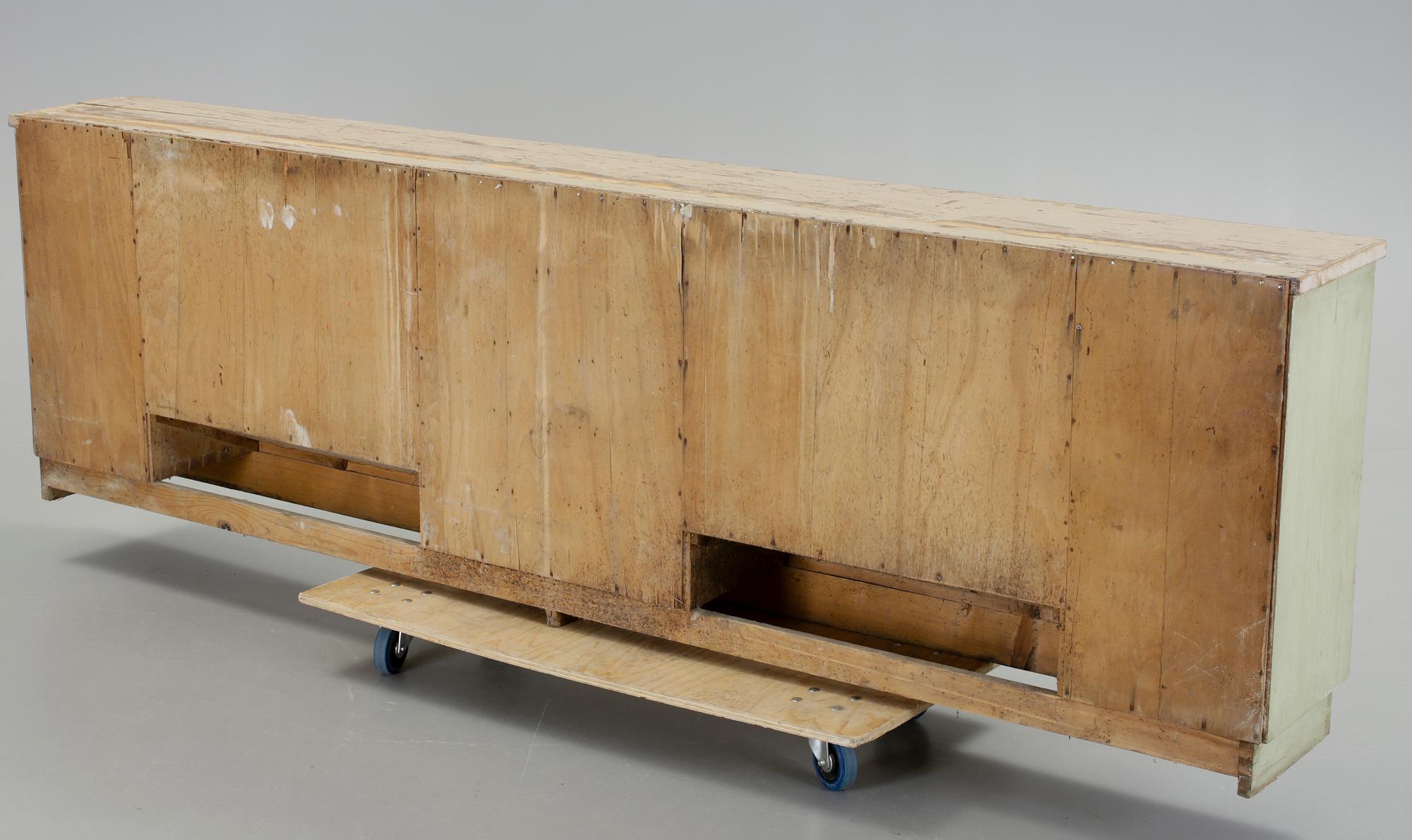 FRISÖRBÄNK / SIDEBOARD, 1900-talets första hälft.