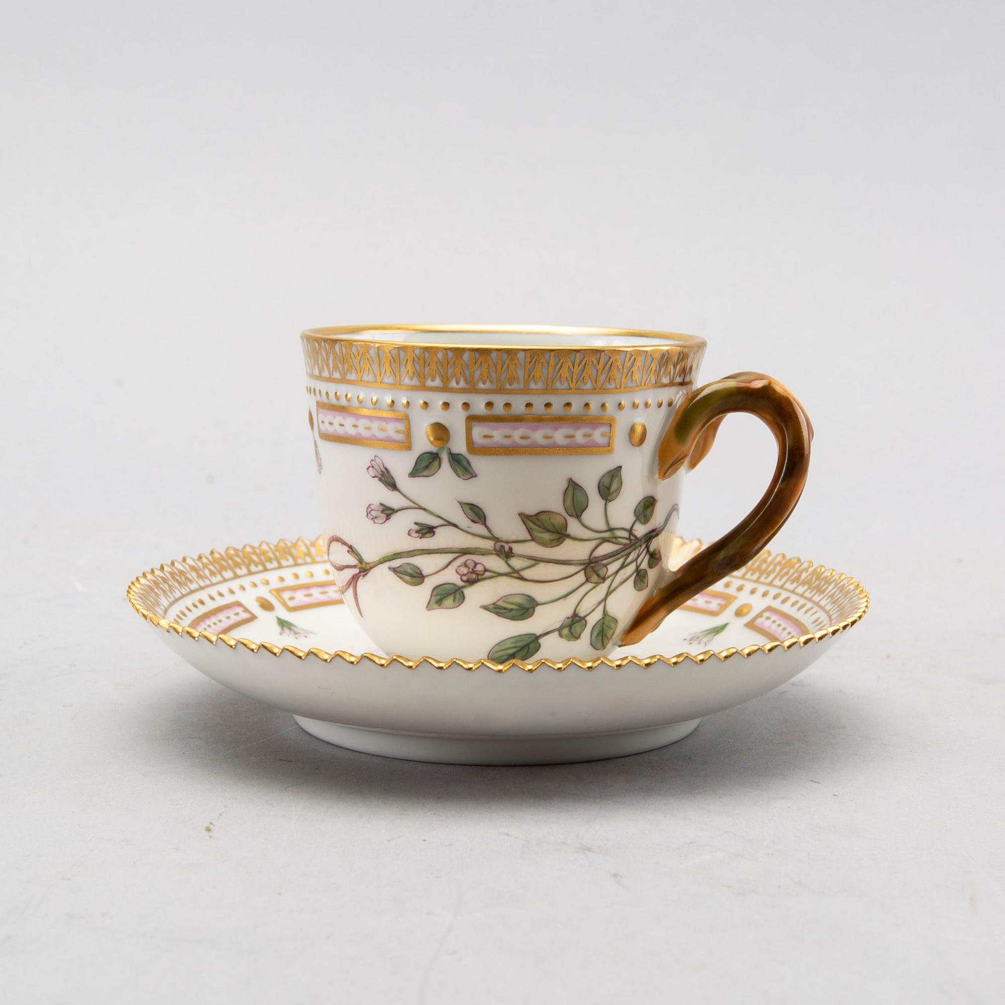 KAFFEKOPP med fat "Flora Danica" Royal Copenhagen Danmark porslin.