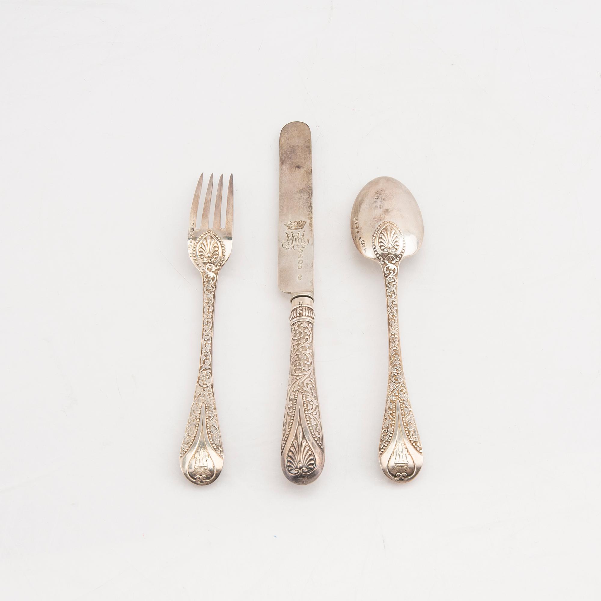 An Englis 19th century three pcs silver cutlery mark of GW Adams London 1876 total weight 172 grams.