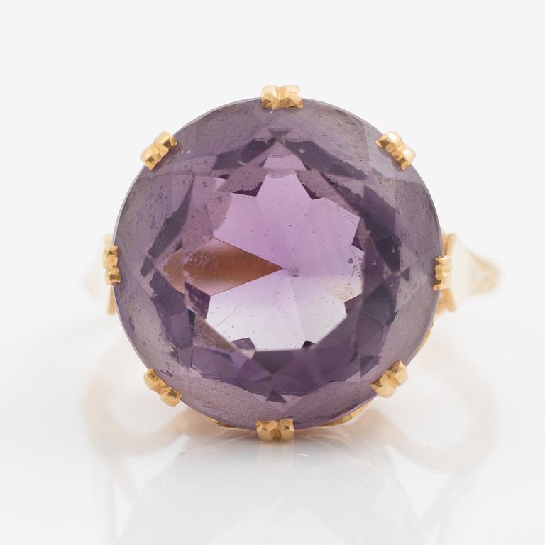 Ring, Stigbert, Engelbert 18K gold with amethyst.