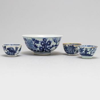 A blue and white export bowl and three cups, Qing dynasty, Qianlong (1736-95).