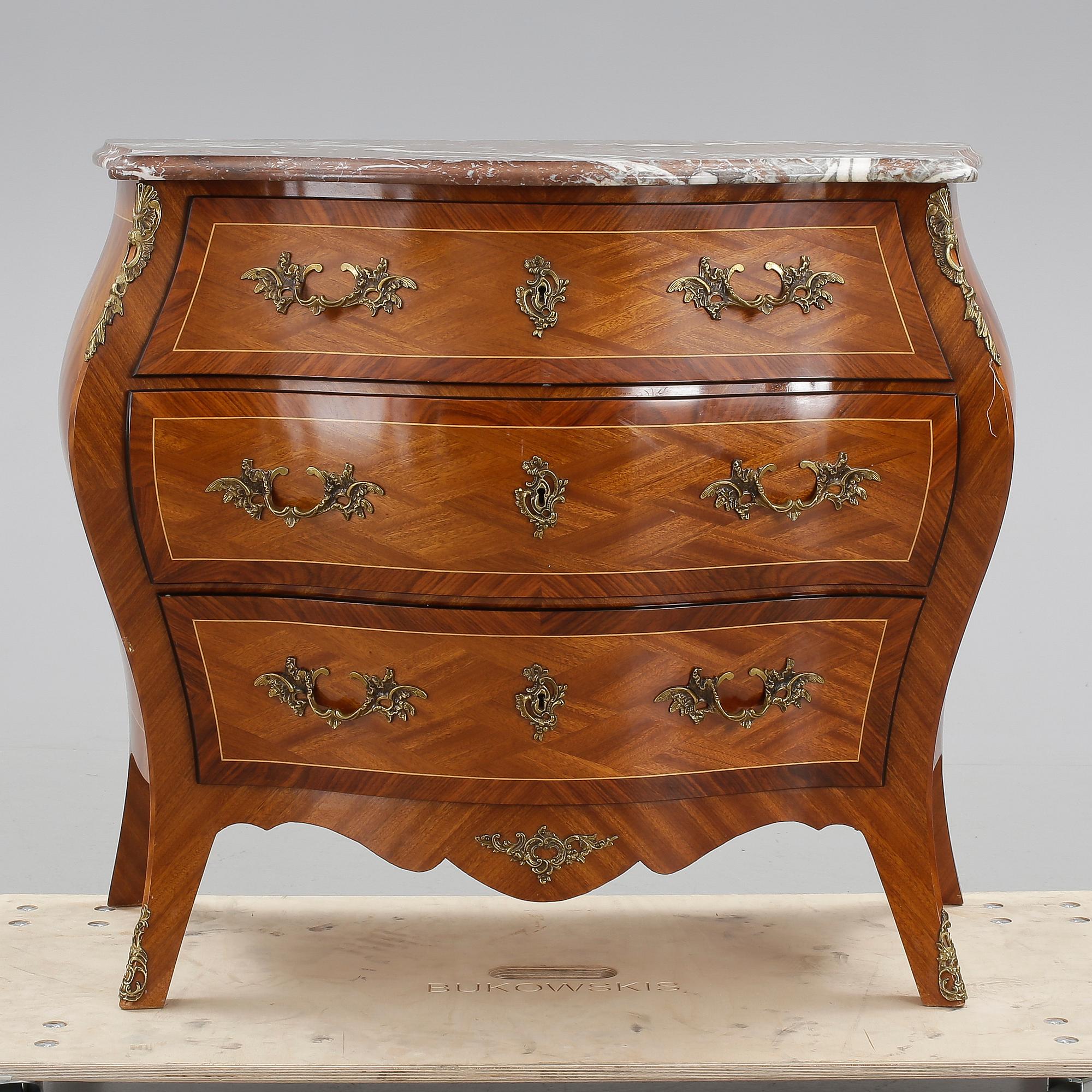 BYRÅ, rokokostil, 1900-talets mitt.