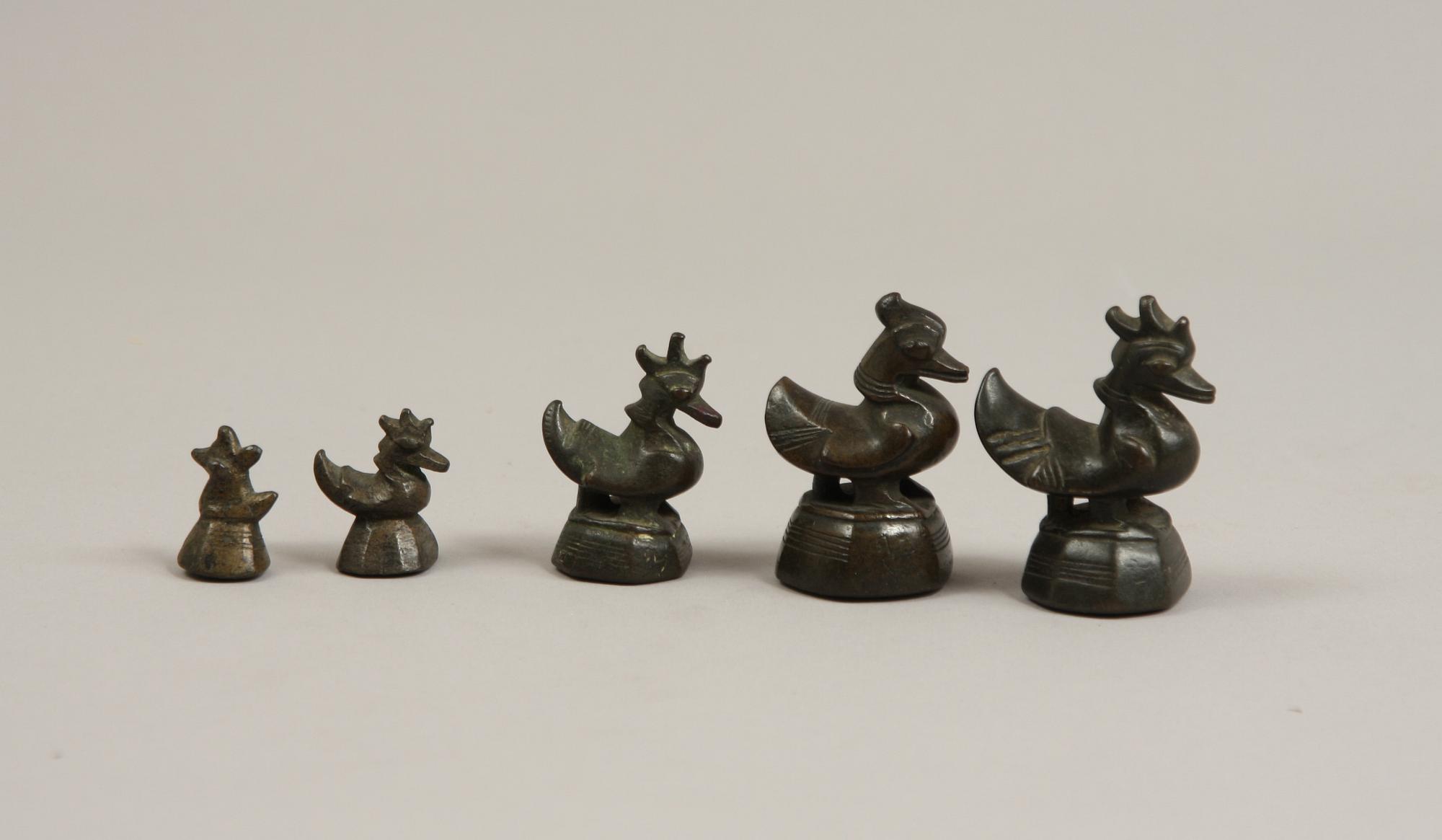 OPIUMVIKTER, 5 st, brons, Burma, 17/1800-tal.