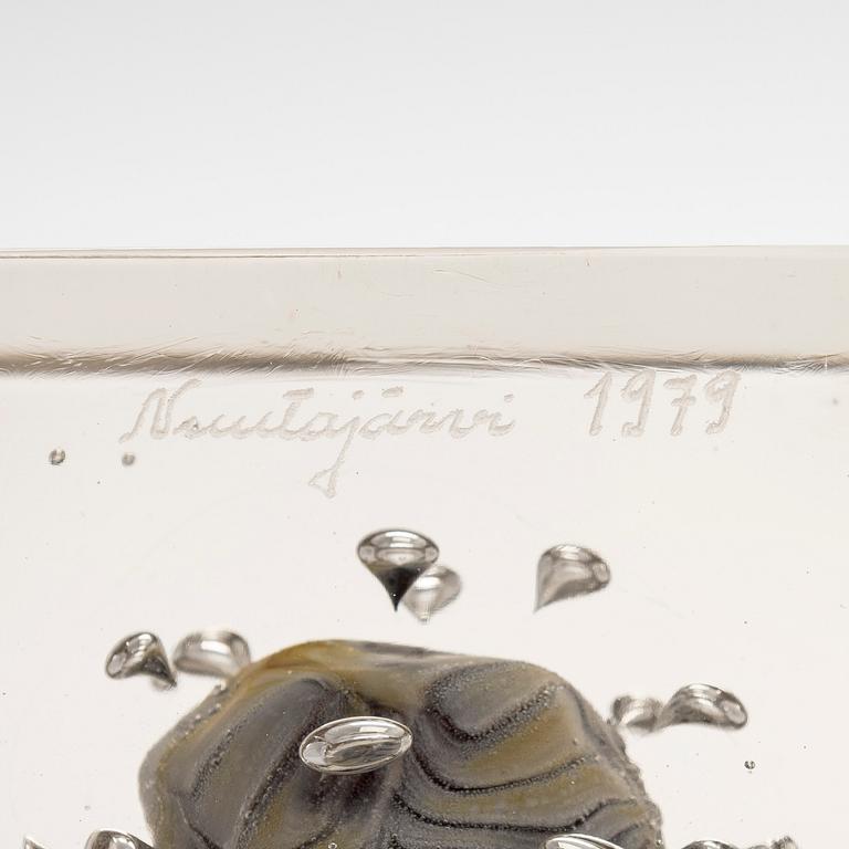 Oiva Toikka, vuosikuutio, signeerattu Oiva Toikka, Nuutajärvi 1979, numeroitu 122/1000.