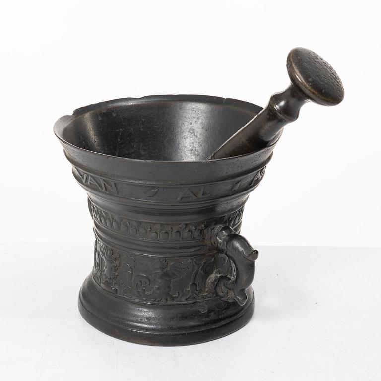 Mortar and pestle, dated 1600. Baroque.