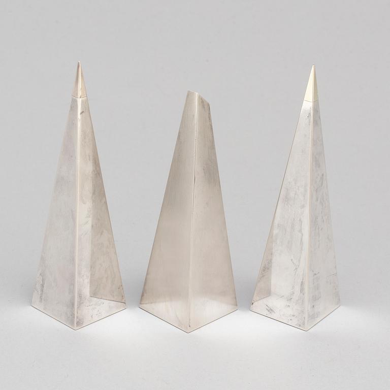 WOLFGANG GESSL, salt- och pepparkar samt vas/objekt, silver, Stockholm, 2000.