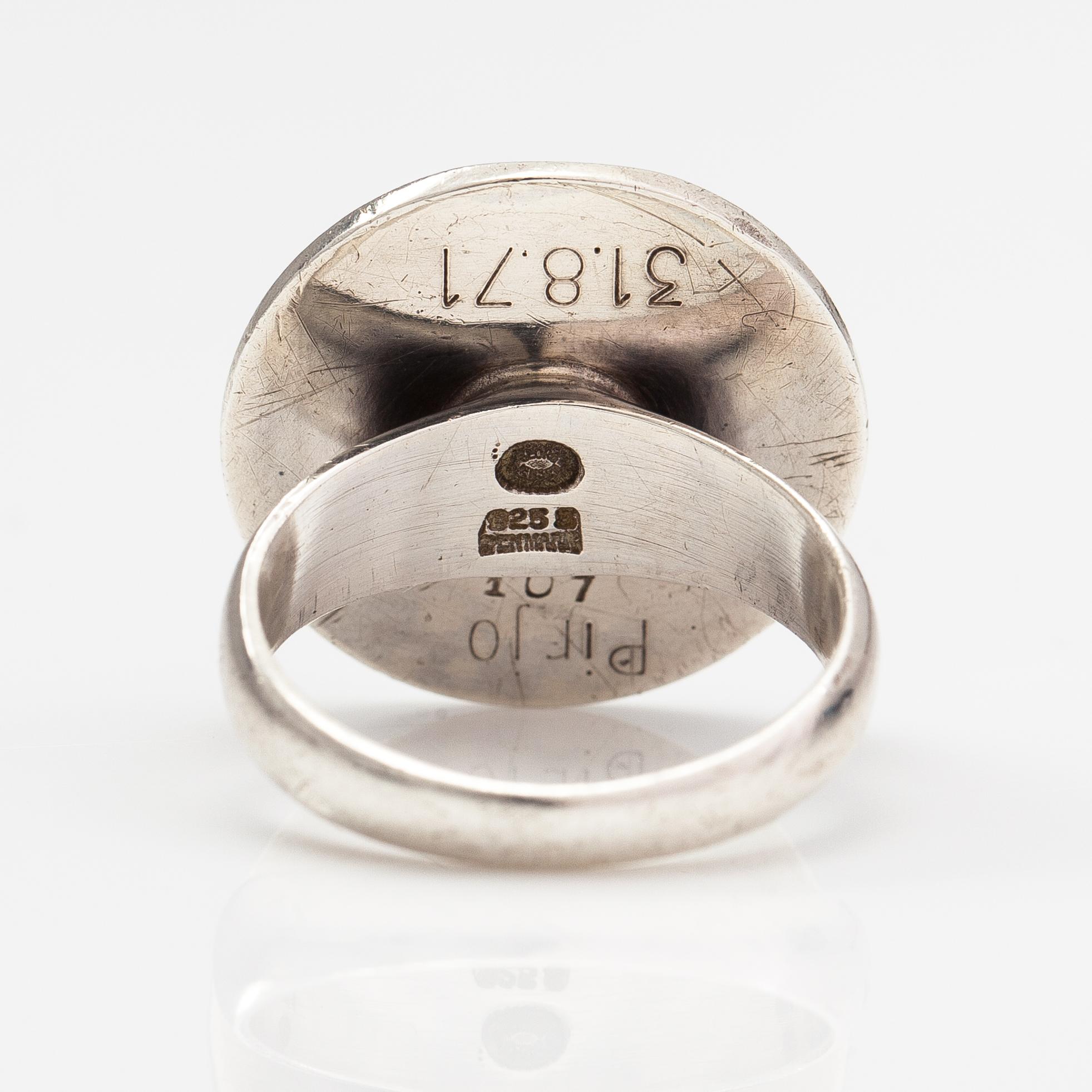 Riipus malli 423 ja sormus malli 107, sterlinghopeaa. Georg Jensen, Tanska.