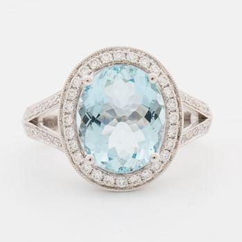 Ring with brilliant-cut diamonds ca 0.48 cts and faceted aquamarine ca 3.97 ct.