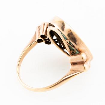 Ring 18K gold with polished malachite.