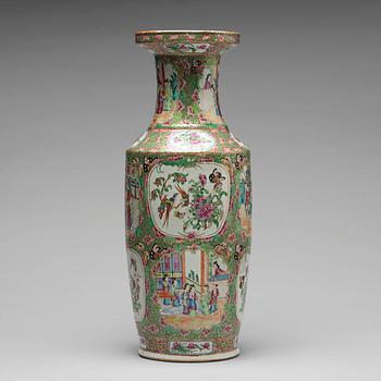 858. A large famille rose vase, Canton, Qing dynasty, 19th Century.