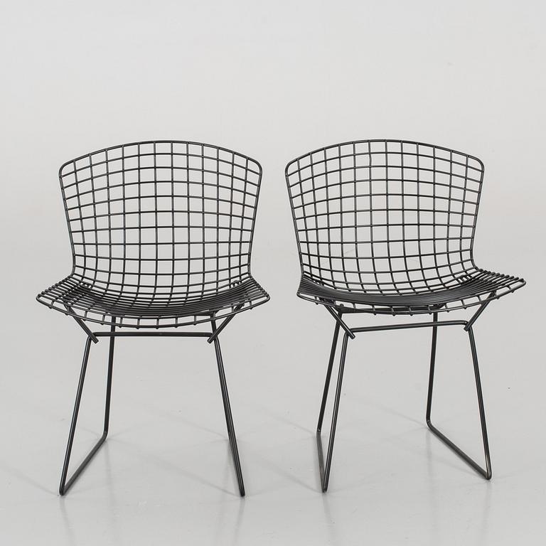 A PAIR OF HARRY BERTOIA CHAIRS.