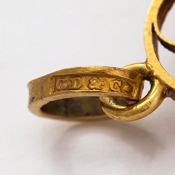 Hänge, 18K guld med emalj och pärla,  Gustaf Dahlgren & Co Malmö, otydligt årstämpel.