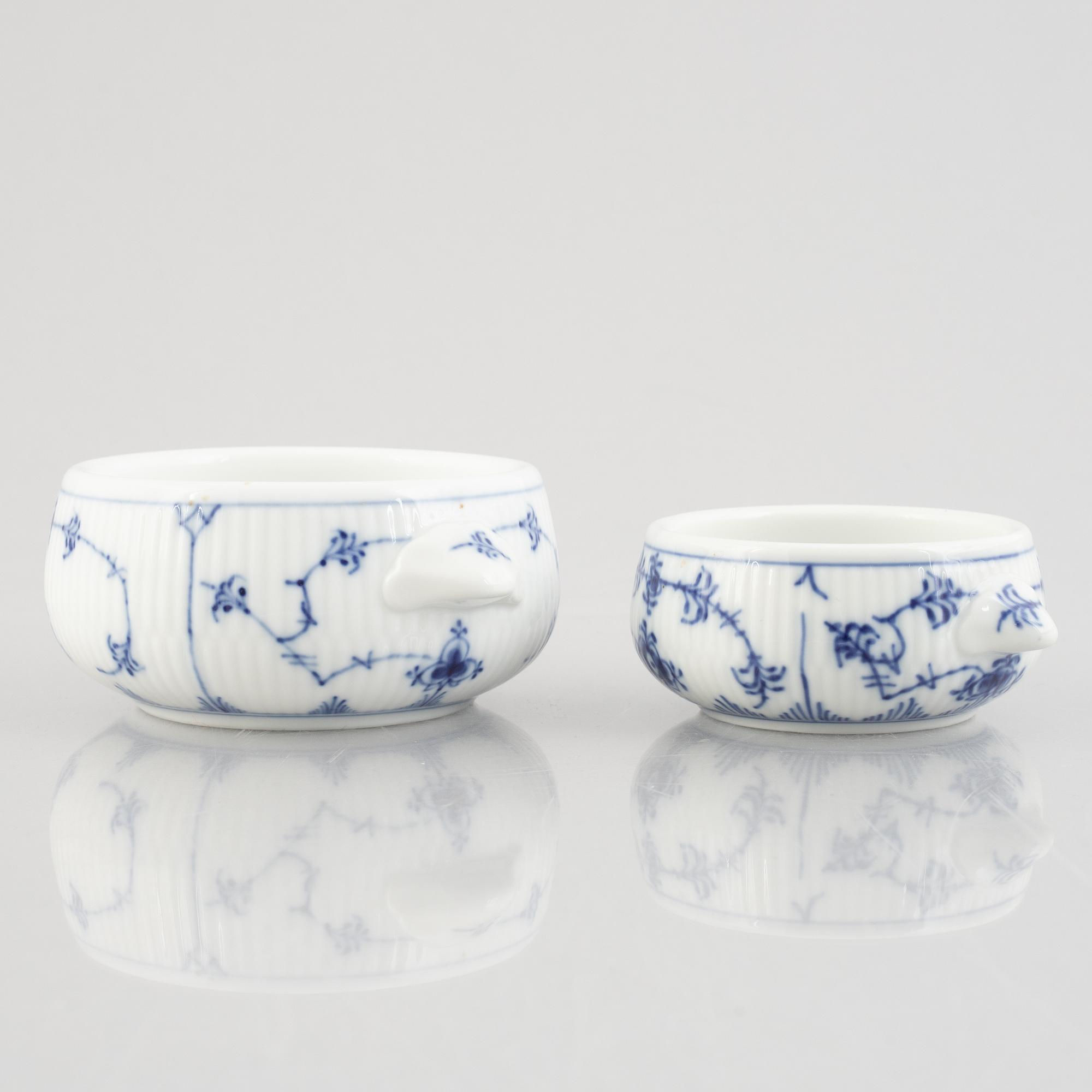 A group of three dishes and two bowls, 'Blue Fluted Plain'/'Musselmalet rifflet', Royal Copenhagen, 1898-1923 and later.