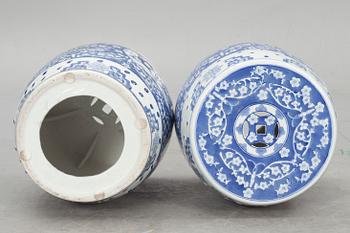 TRÄDGÅRDSPALLAR, 2 st, porslin, Kina, 1900-talets slut.