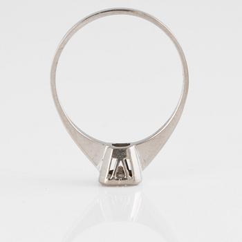 RING, 18K vitguld med briljantslipad diamant, ca 0.20 ct, Göteborg, 1958. Vikt 2,6 gram.