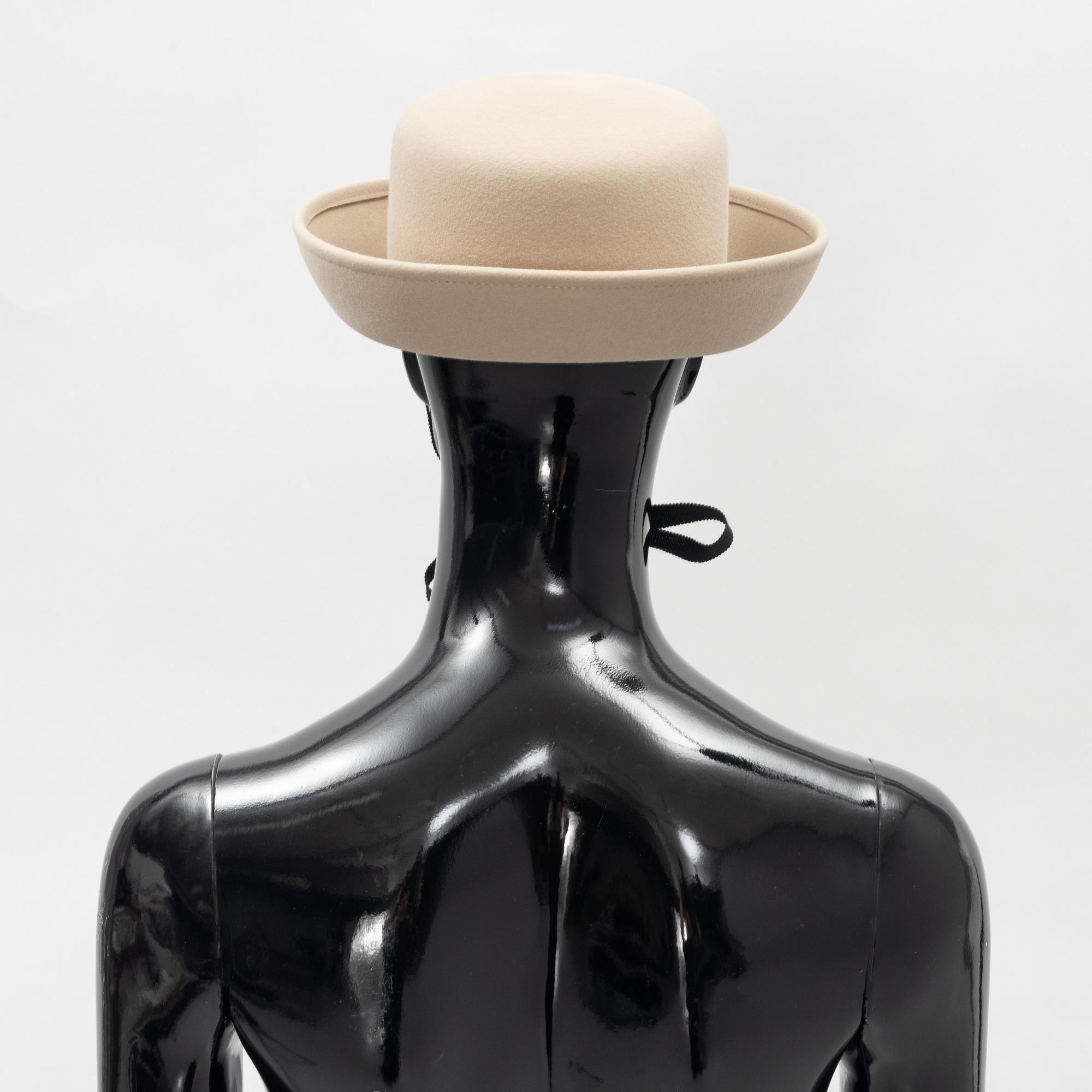 Chanel, a rabit hair hat with ribbon, size S.