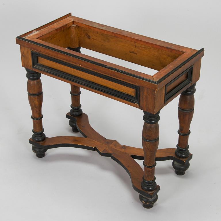 Kaappi/kabinettikaappi, barokkityyli, 1800/1900-luku.