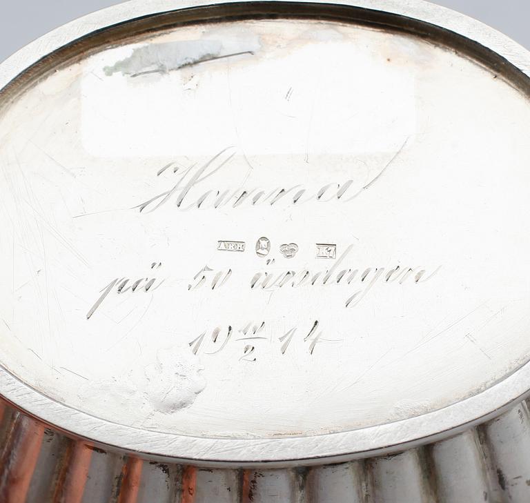 KAFFESERVIS, 3 snarlika delar, silver, Bernard Hertz, Stockholm 1912/13 samt AG Dufva, Stockholm 1916. Vikt ca 1139 gram.