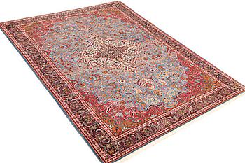 A semi-antique Keshan Carpet, a. 275 x 183 cm.