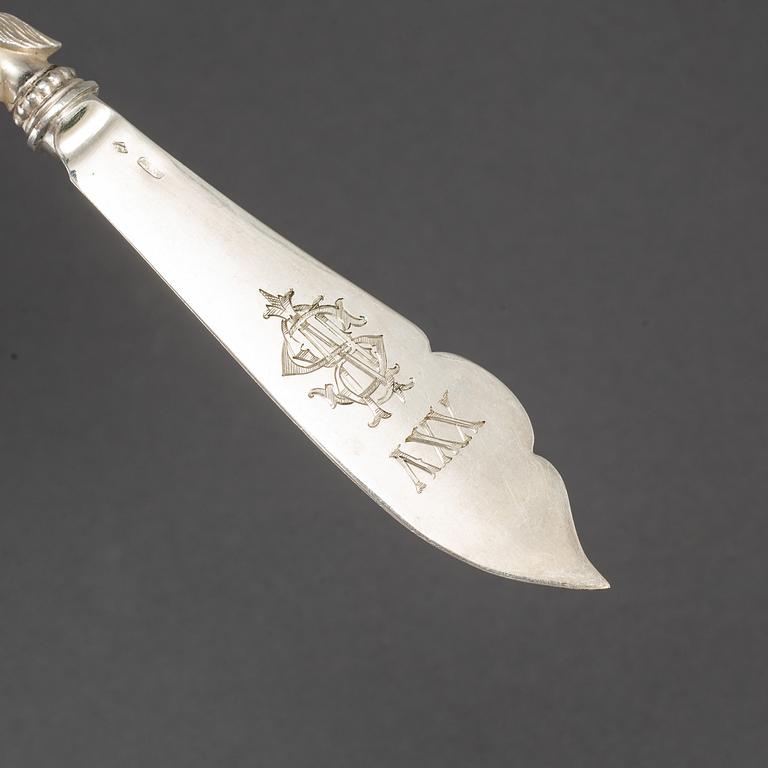 Fiskbestick, 24 st, silver, otydliga stämplar möjligen Ryssland 1800-talets slut.