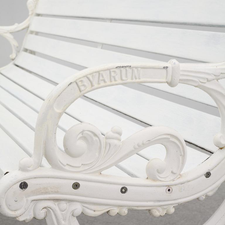 A garden sofa, a table and a pair of chairs, Byarums bruk.