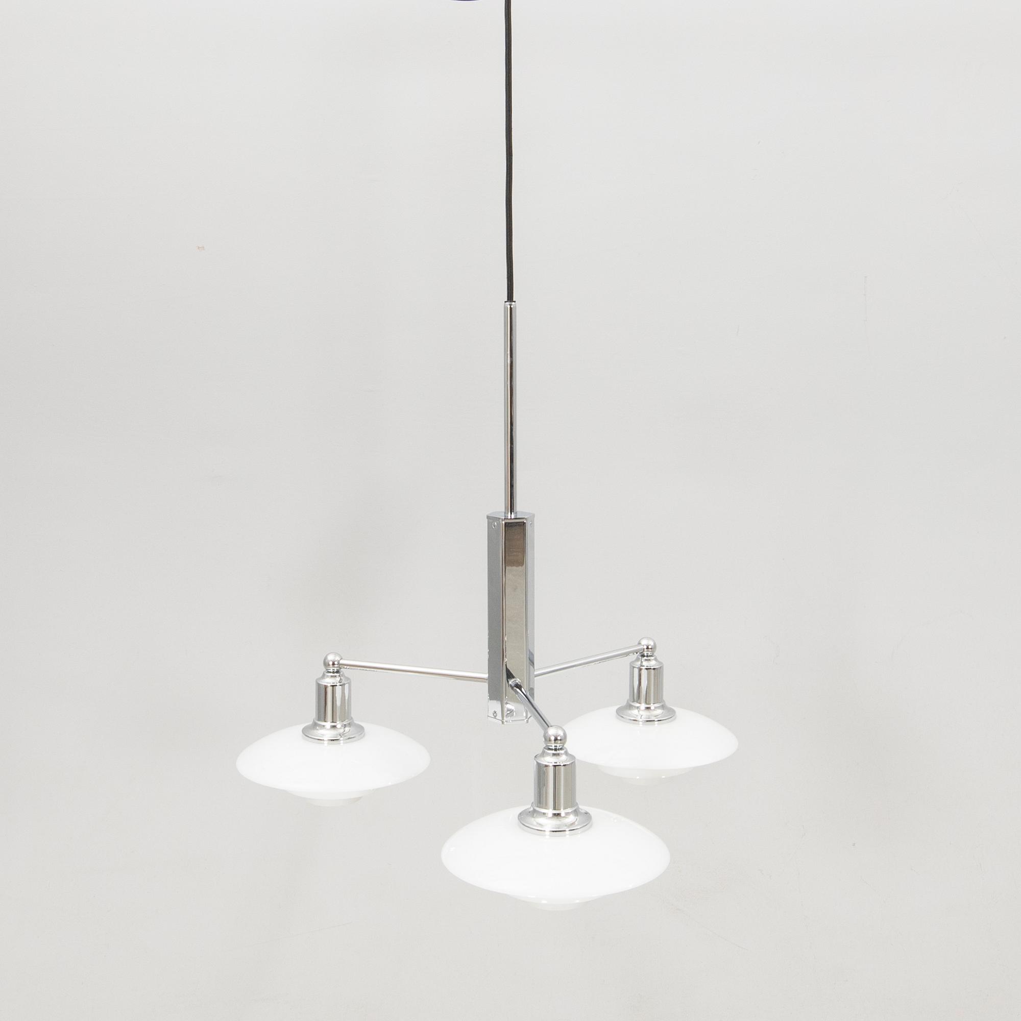 Poul Henningsen, taklampa "PH 2/1" för  Louis Poulsen Danmark.