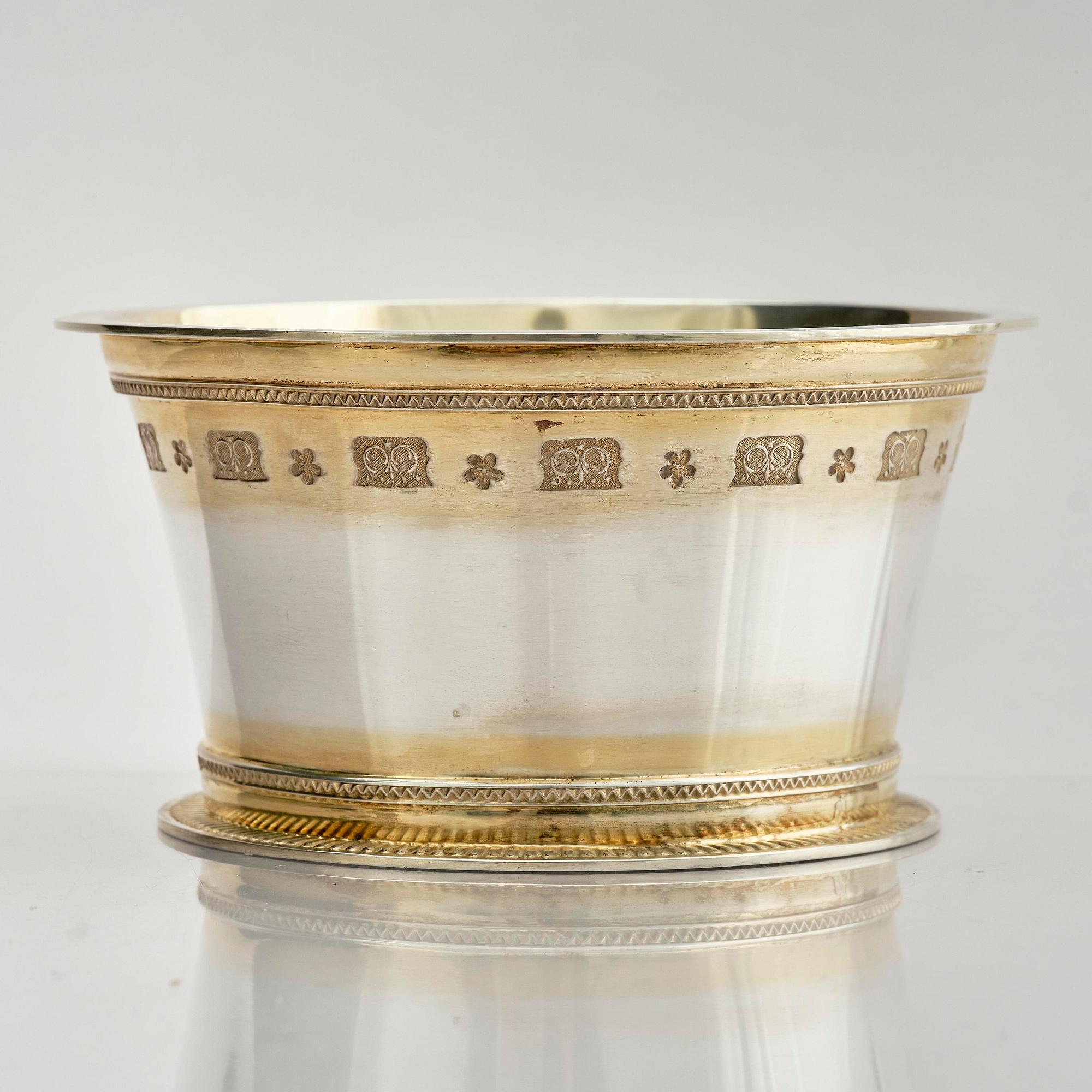 Wiwen Nilsson, skål, delvis förgyllt sterling silver, Lund 1970.