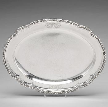 216. An English 18th century large silver serving-dish, mark of William Fountain, London 1799.