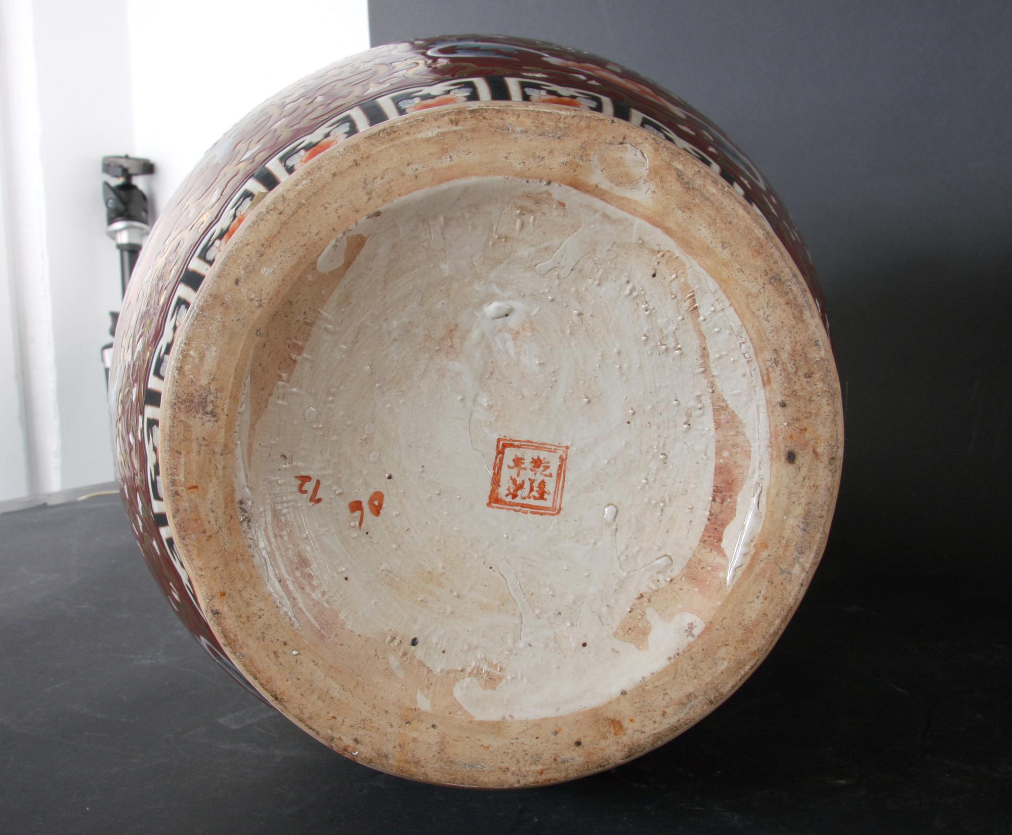 GOLVURNA, porslin, orientalisk.
Proveniens: Git Gay.