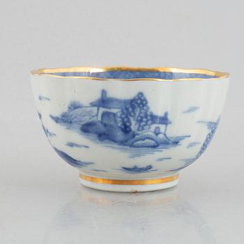 A set of twelve blue and white export porcelain cups, China, Qingdynaty, around 1800.