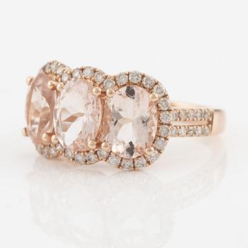 Ring with morganite and brilliant-cut diamonds.