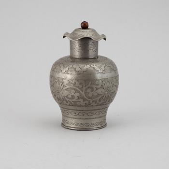 A pewter tea caddy with cover, late Qing dynasty, circa 1900.