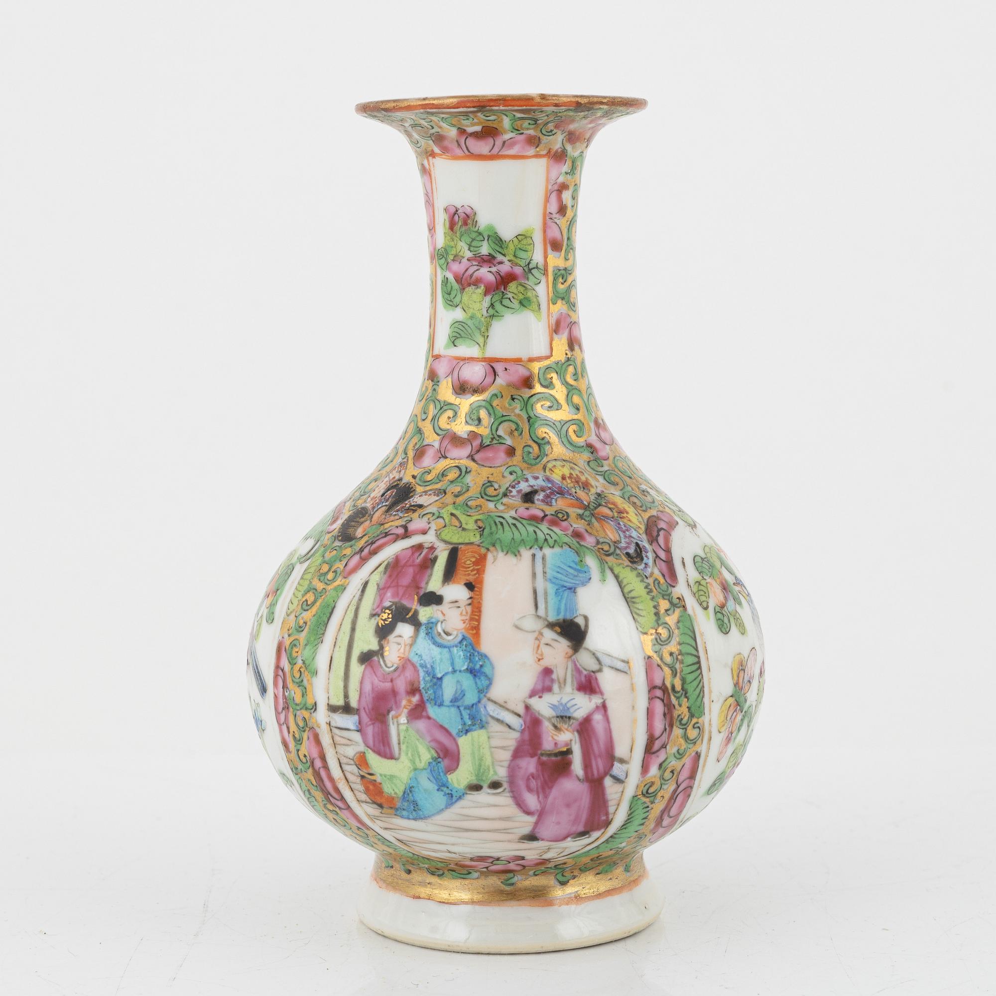 Tallrikar, 5 st, samt en vas, porslin, Kanton, Kina, 1800-talets andra hälft.