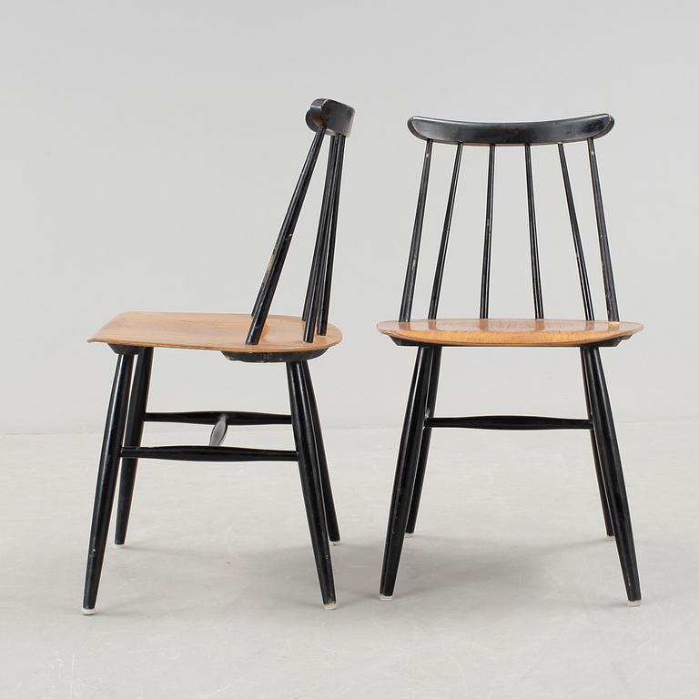 STOLAR, 2 st. "Fanett". Ilmari Tapiovaara, Edsbyverken. Modellen formgiven 1949.